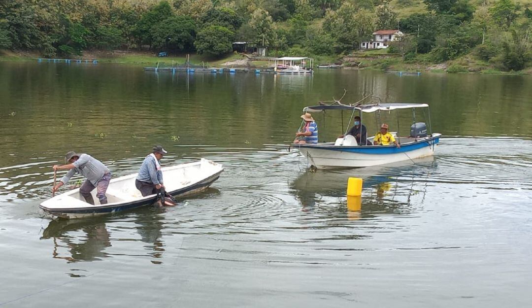 Los organismos de socorro continuan con la búsqueda de uno de los ahogados. 