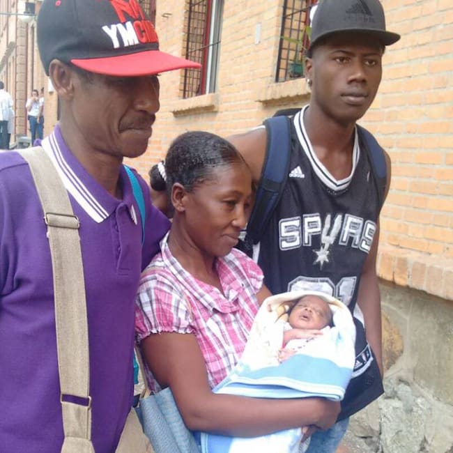 Dan de alta al segundo siamés que fue separado con éxito en Medellín.