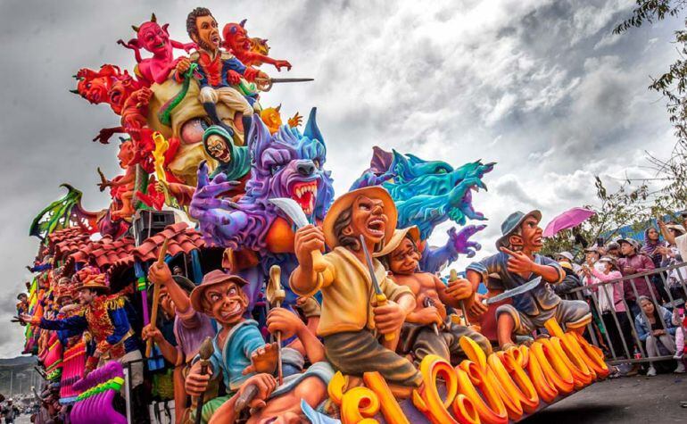 Turistas de todas partes del mundo se dan cita en el Carnaval de Negros y Blancos