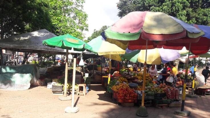 Vendedores de alimentos del CAM piden que los dejen hasta el 2 de enero