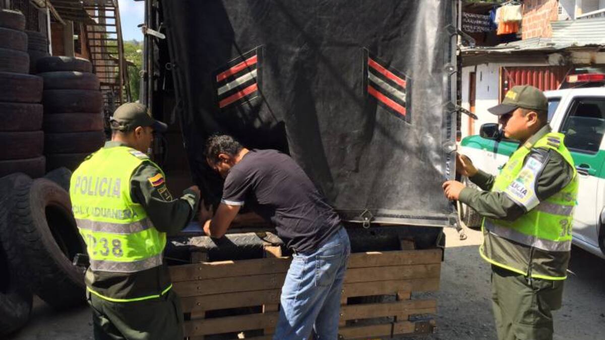 En Manizales incautaron mil botellas de licor adulterado procedente de Venezuela