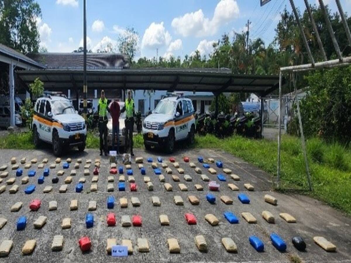 En un retén de la Policía de Risaralda fueron incautados cerca de 156 kilos de marihuana