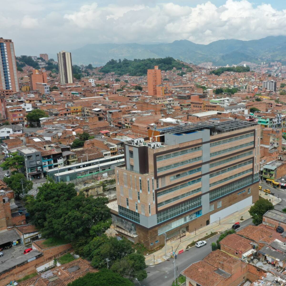 Alcaldía suspendió adjudicación de contrato para mejorar malla vial de Medellín