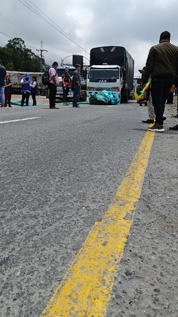 El cierre para vehículos particulares era de 30 minutos y para carros de transporte de carga eran 3 horas.