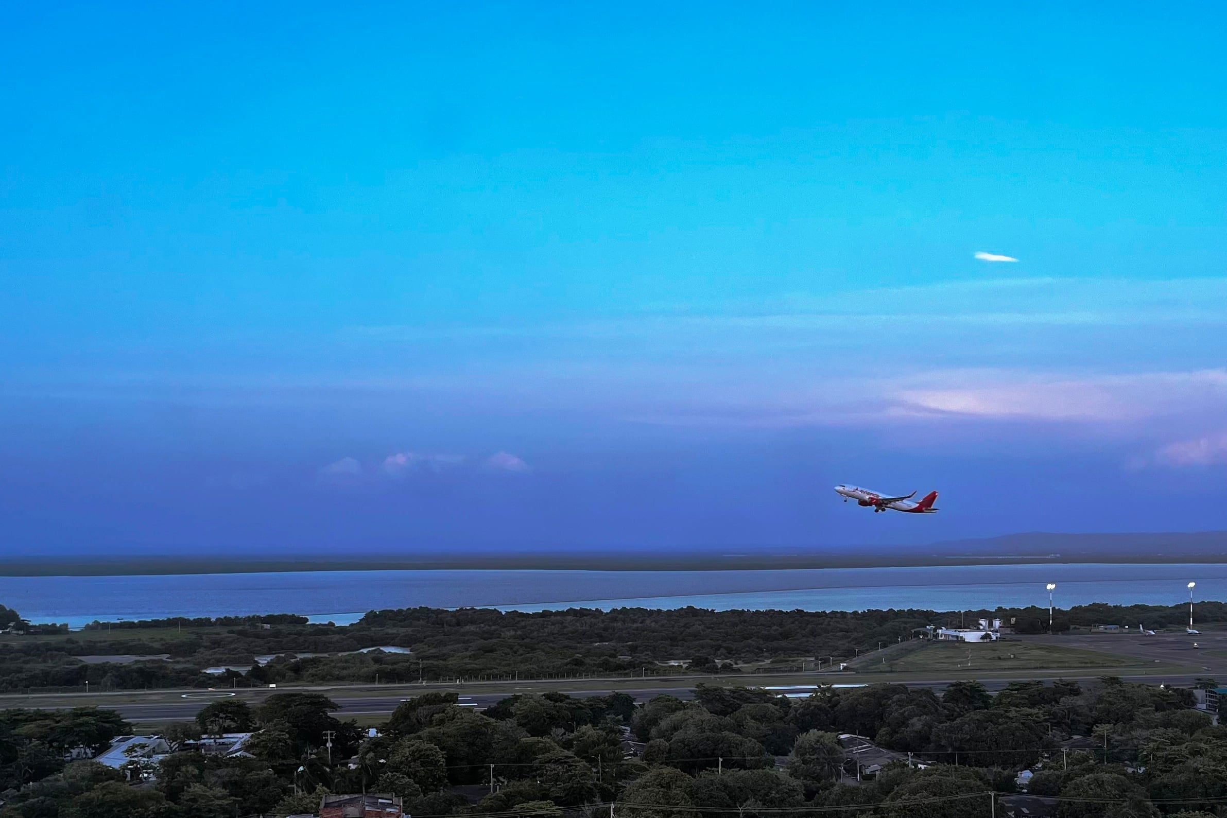 Fiscalía ordena devolver terrenos a la Aeronáutica Civil que fueron comercializados para construcción