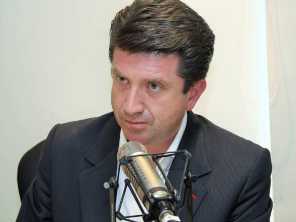 Yo confío en el alcalde y por eso pedimos autorizarlo para enajenar la ETB: concejal Molano