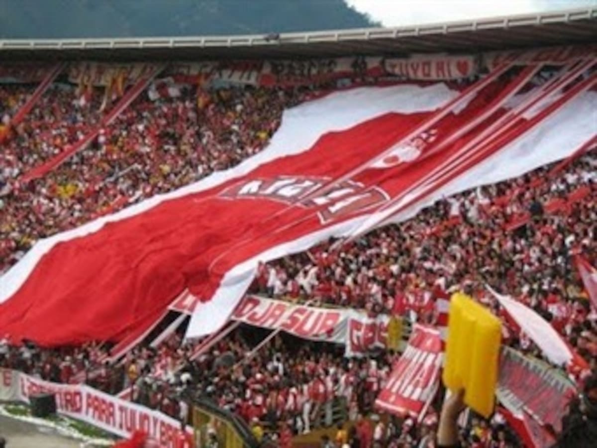Barras de Santa Fe tendrán entrada preferencial al Campín en clásico de esta noche