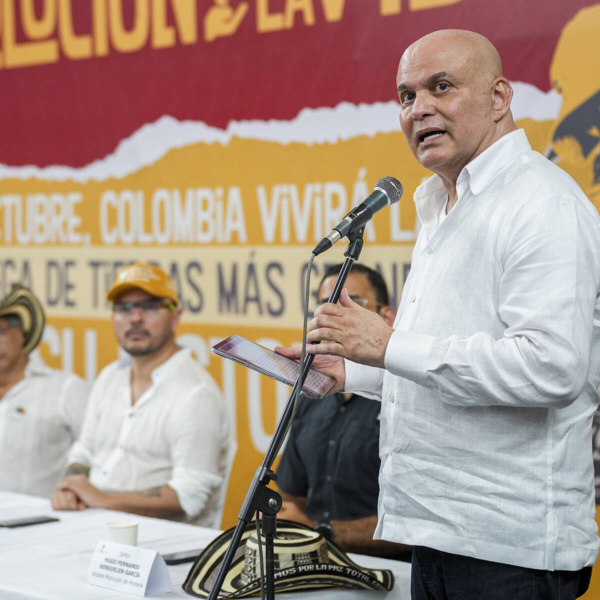 “Nos sentimos revictimizados por el gobierno nacional”: Víctimas del paramilitarismo