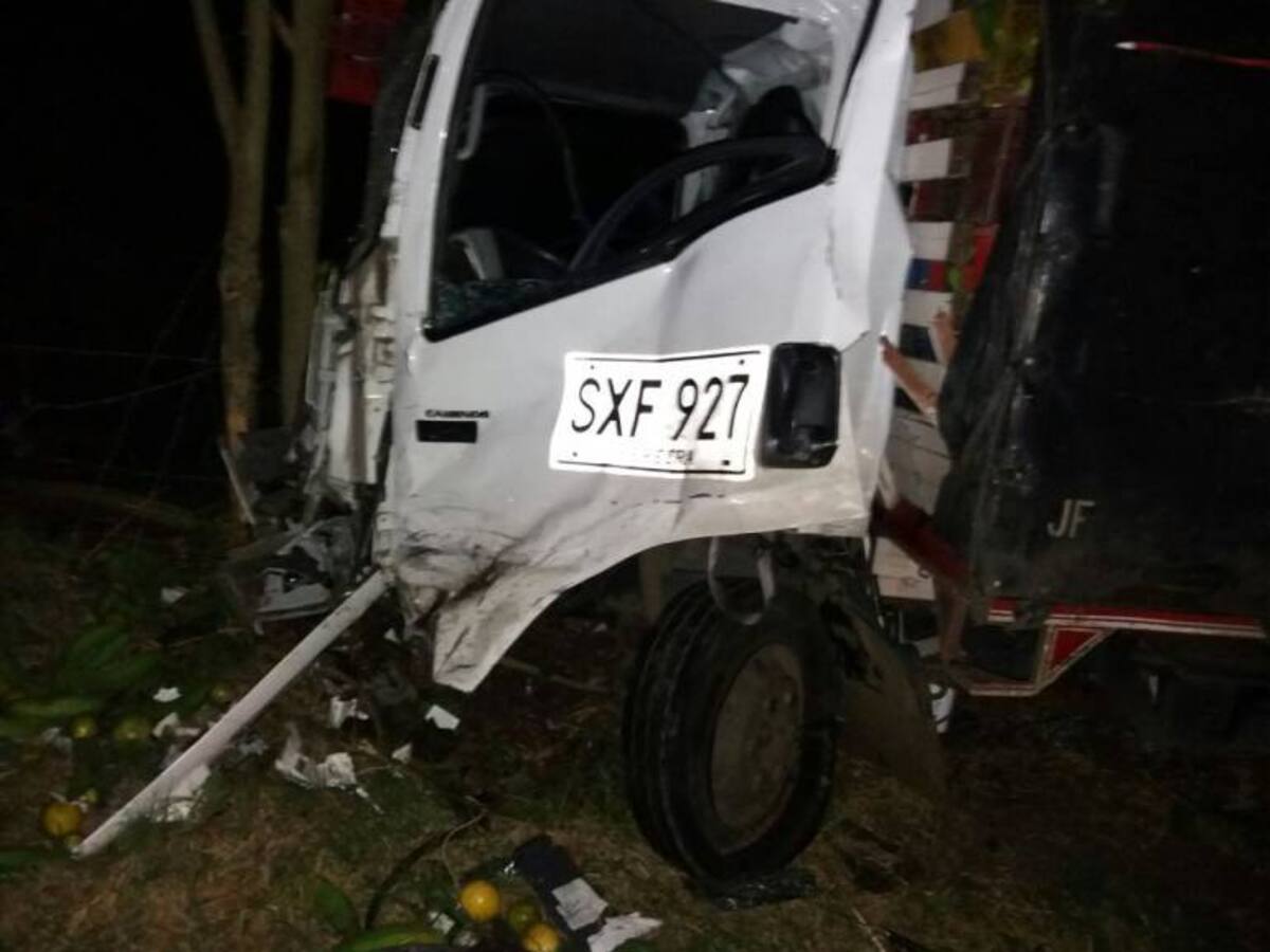 Dos muertos y tres heridos deja accidente en el centro del Valle
