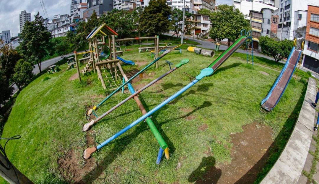 Mantenimiento en parques de Manizales. Crédito: Secretaría de Obras Públicas