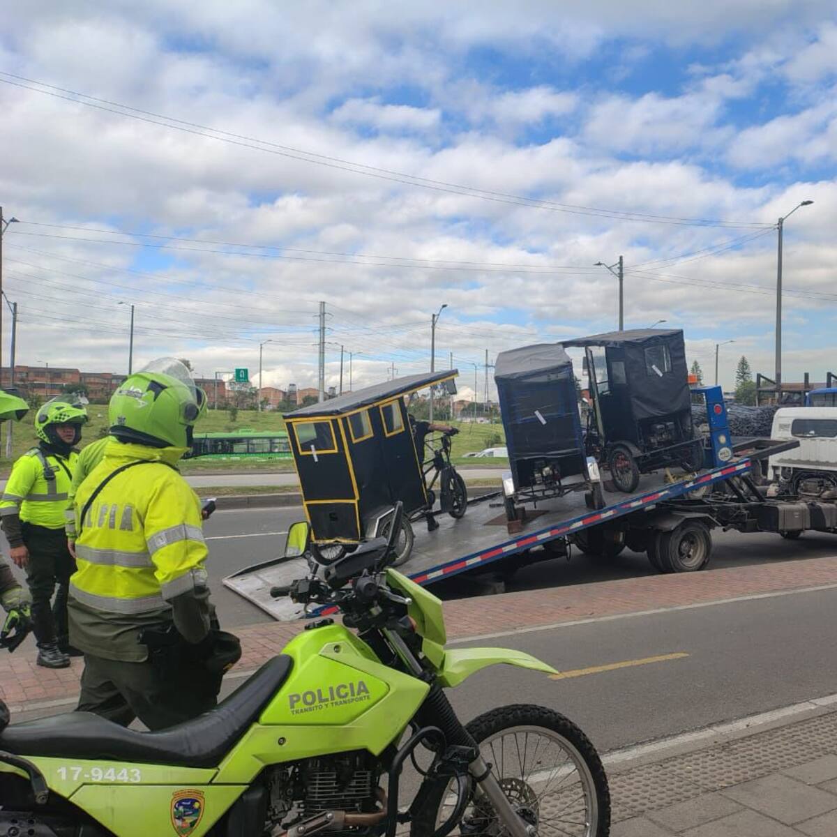 Policía de Tránsito inmoviliza Bicitaxis en la localidad de Kennedy por invadir las ciclorrutas.