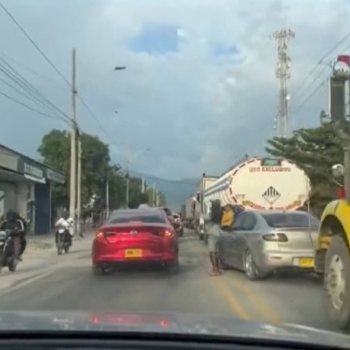Retén ilegal, trancones y bloqueos, el ‘dolor de cabeza’ de viajeros en Ciénaga - B/quilla