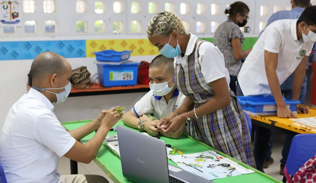 Se otorgaron 121 becas Bicentenario y 56 Inclusivas para cursar carreras universitarias durante este primer semestre del año.