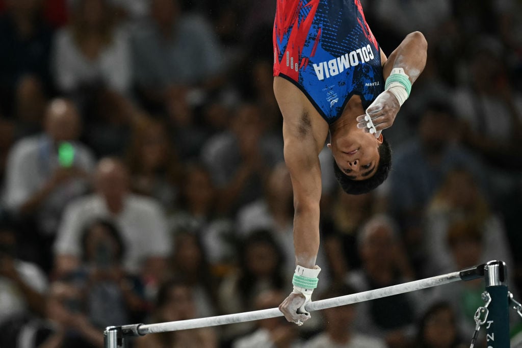 Ángel Barajas obtuvo oro en barras paralelas / (Photo by Paul ELLIS / AFP) (Photo by PAUL ELLIS/AFP via Getty Images)