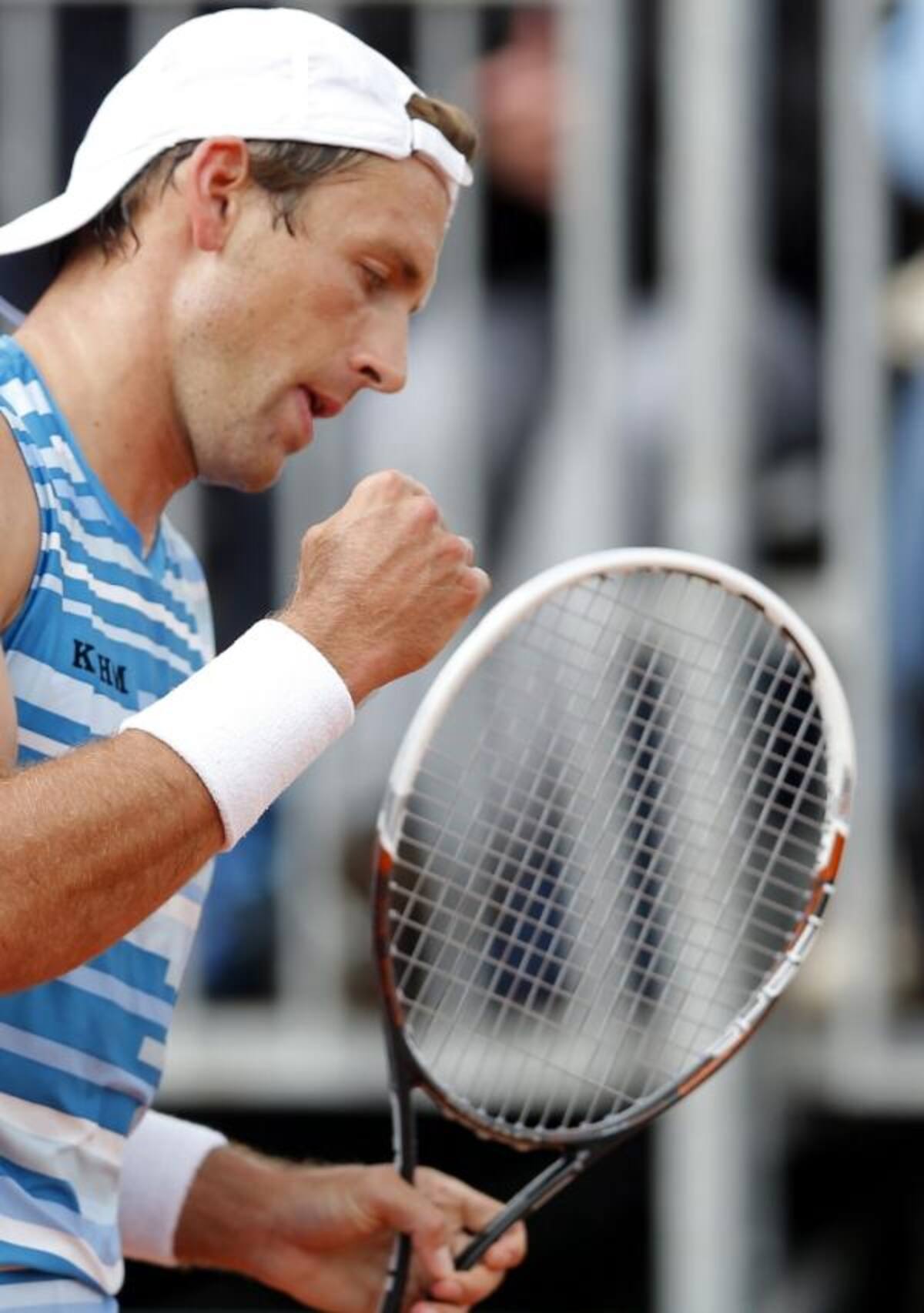 El tenista polaco Lukasz Kubot reacciona durante el partido de primera ronda del torneo de Roland Foto: efe