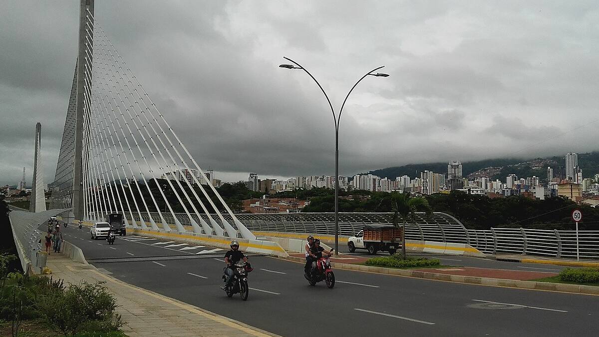 Conductor en aparente estado de embriaguez arrolló 3 motos y dejó un herido