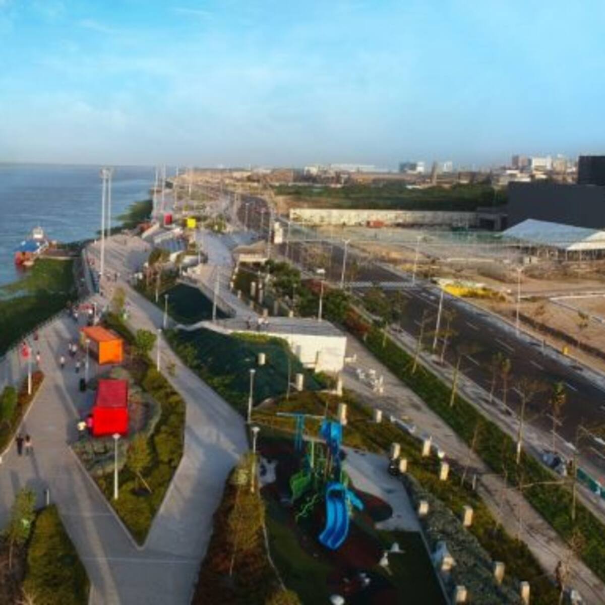 Barranquilla continúa celebrando sus 212 años con desfile de embarcaciones en el río Magdalena