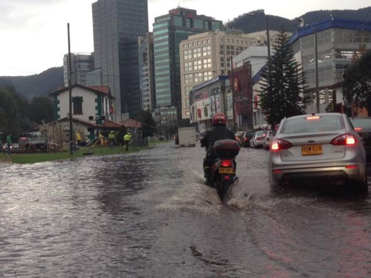 La carrera novena, entre calles 106 y 116 quedó intransitable durante un par de horas.