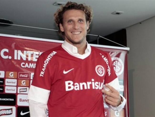 Forlán fue presentado como nuevo jugador del Inter de Brasil