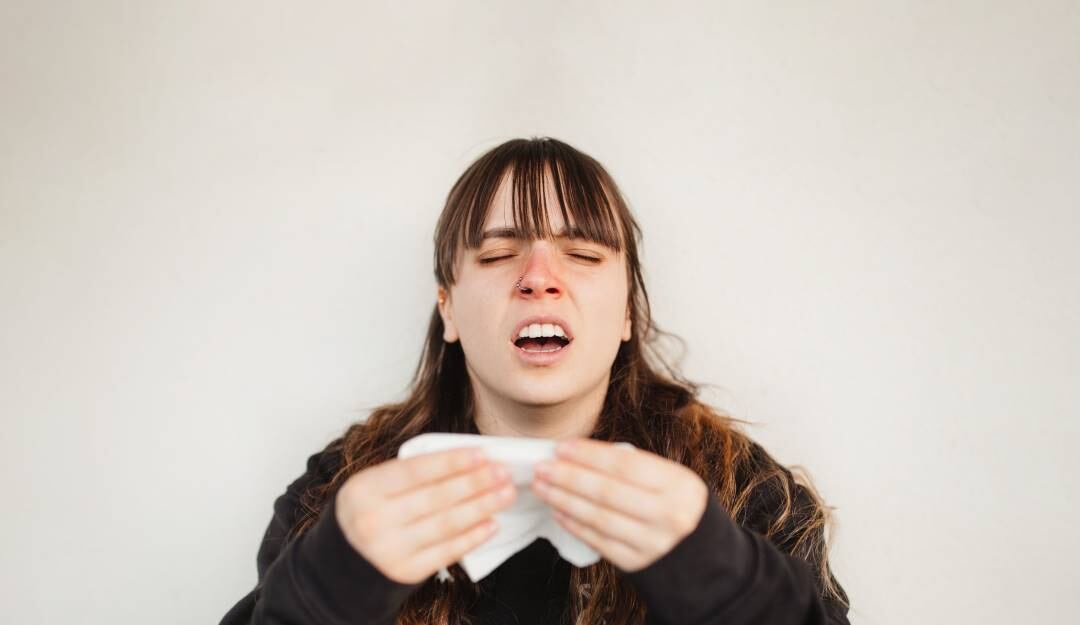 Mujer con síntomas de gripa.           Foto: Getty
