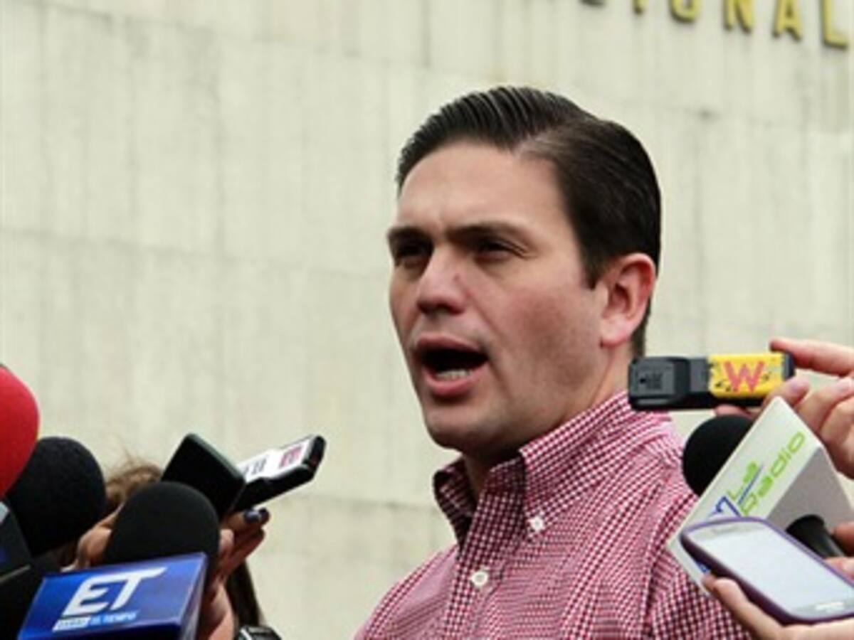 Frente a la preservación de DDHH, Vivanco tiene errores de apreciación: Mindefensa