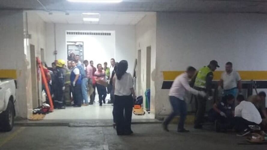 Fallece uno de los heridos en accidente de ascensor en Cali. Foto: Erika Rebolledo