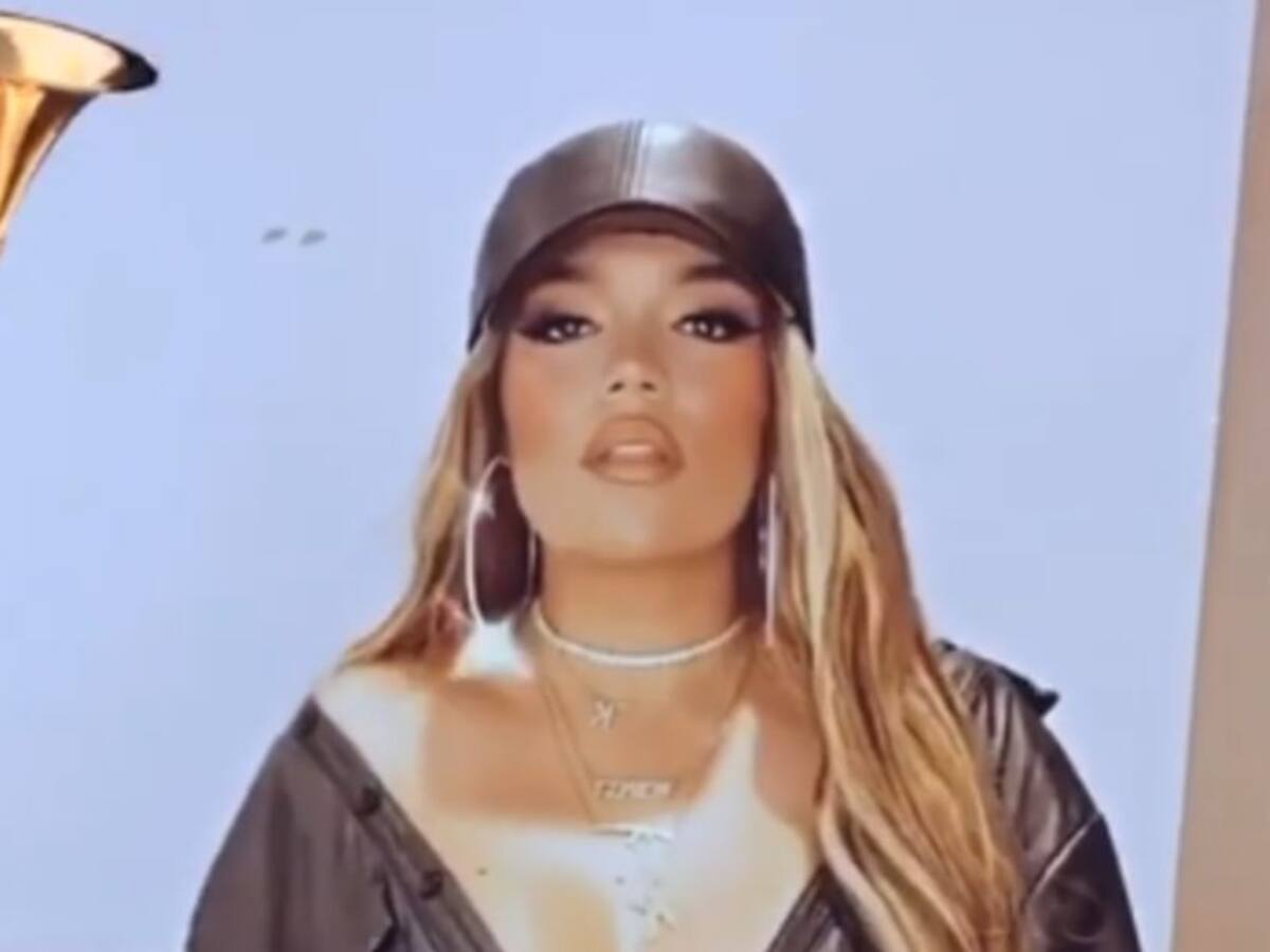 Karol G celebró sus nominaciones a los Grammy pero casi queda al desnudo