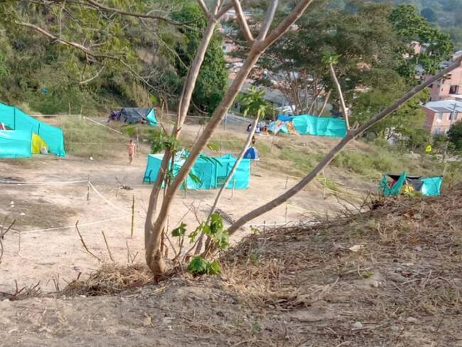 Denuncian que lote destinado para plaza de mercado fue invadido