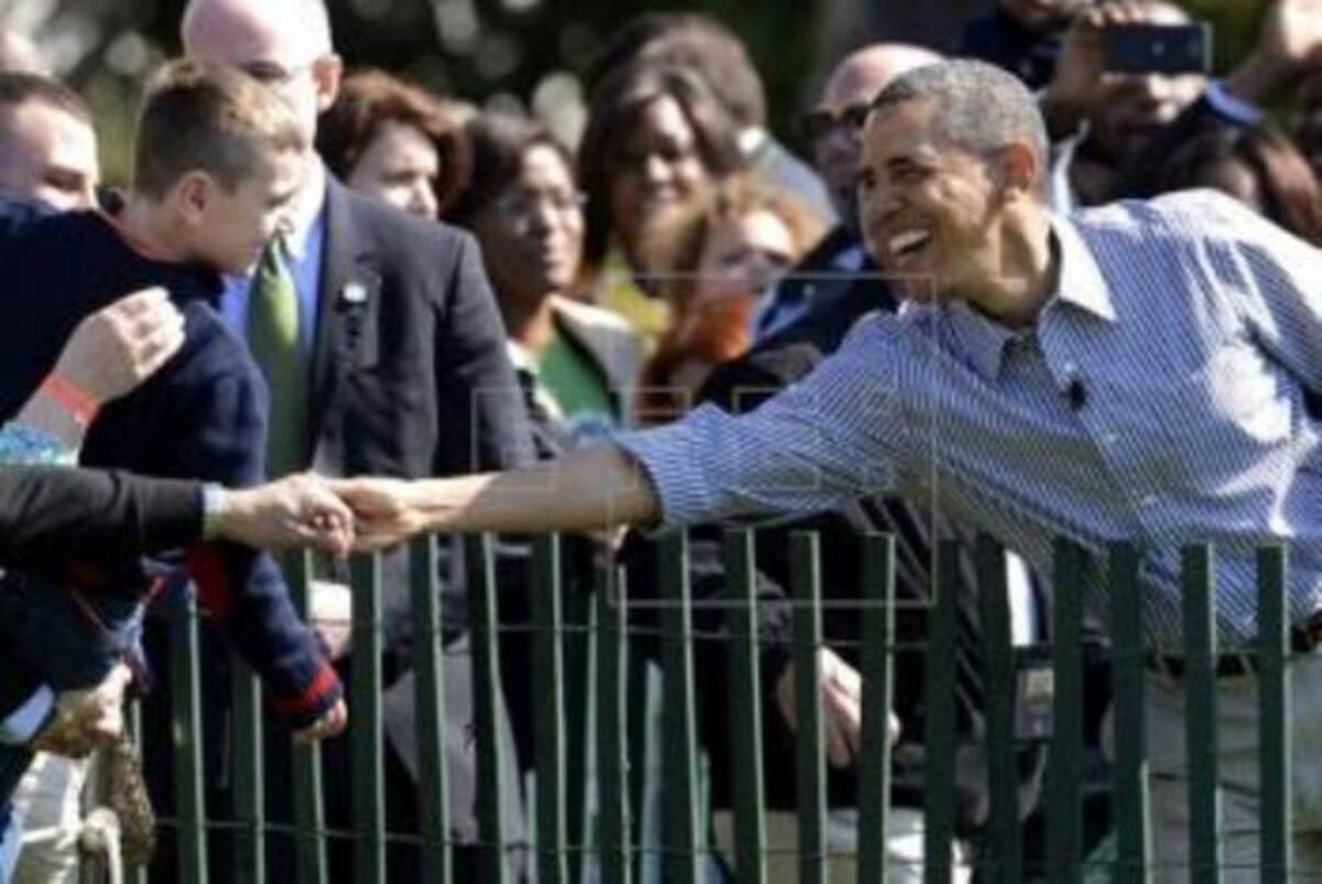 En Alemania, resulta vencedor aquel competidor cuyo huevo rueda en forma más rápida atravesando una pista construida con troncos. En Dinamarca, se hacen rodar huevos decorados por suaves pendientes de césped o del bosque - el ganador es aquel competidor cuyo huevo llega más lejos - los huevos son comidos luego del juego (si no se han roto). Esta tradición se encuentra especialmente establecida en el pueblo de Køge.