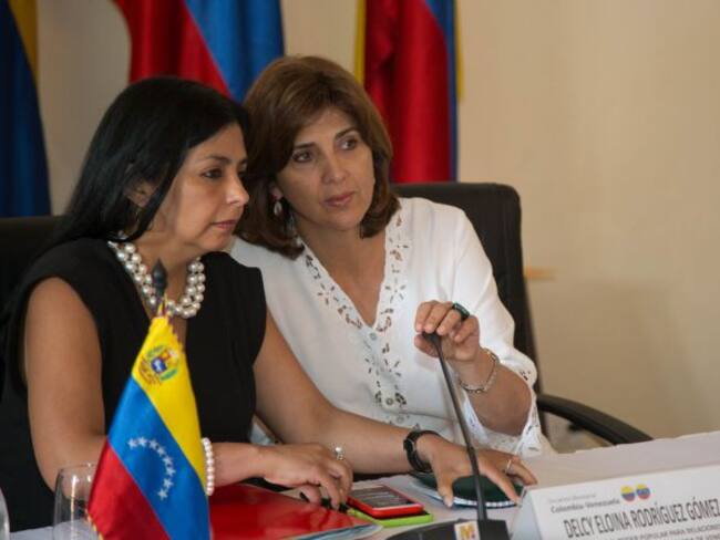 Sin acuerdo para reabrir frontera con Venezuela termina reunión de cancilleres