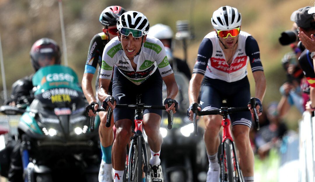 Egan Bernal en el último puerto de montaña de la etapa 9 de La Vuelta a España