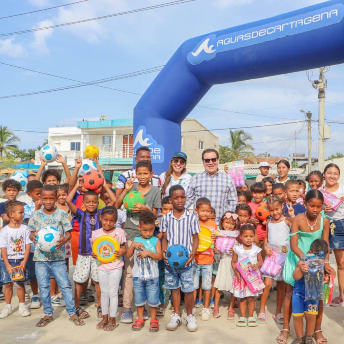 Aguas de Cartagena llegó cargada de aguinaldos a Tierra Baja