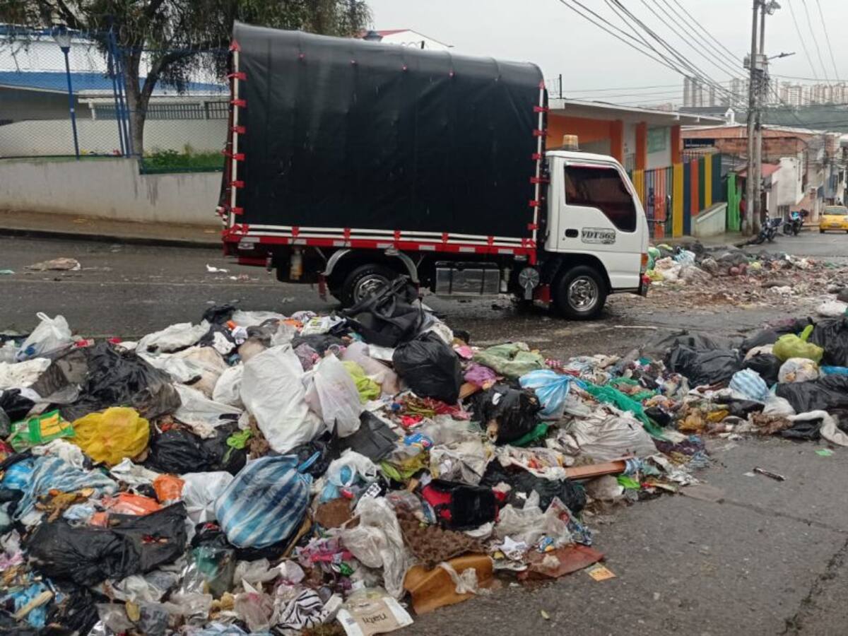 16 vías bloqueadas con basuras en Floridablanca