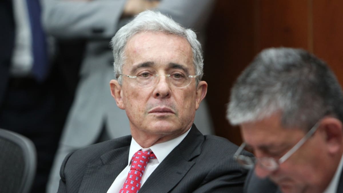 Expresidente Uribe: No me reuní con taxistas, ni con el superintendente