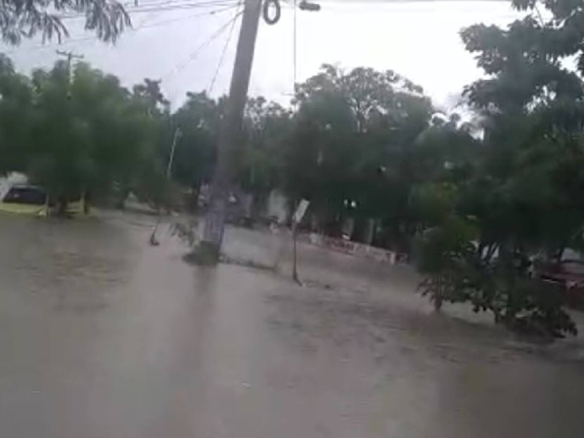 En Cartagena cuatro personas se salvan de morir arrastradas por un arroyo
