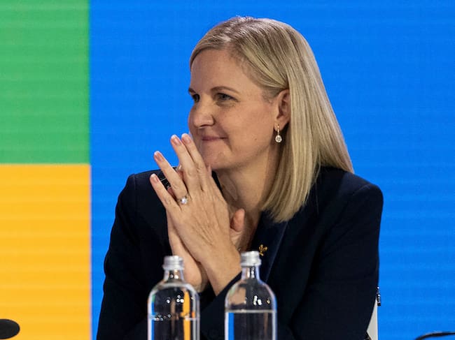 COSTA NAVARINO (GRECIA), 20/03/2025.- La zimbabuense Kirsty Coventry, durante la sesión de hoy del COI en la que ha sido elegida presidenta del Comité Olímpico Internacional (COI) en Costa Navarino, a orillas del mar Jónico. EFE/Greg Martin/IOC - SOLO USO EDITORIAL/SOLO DISPONIBLE PARA ILUSTRAR LA NOTICIA QUE ACOMPAÑA (CRÉDITO OBLIGATORIO)