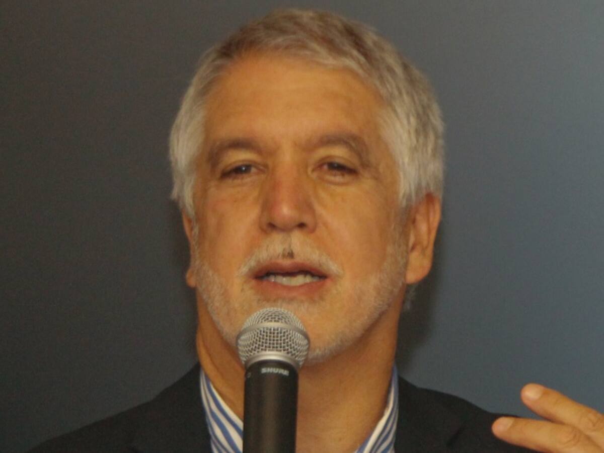 A firma de Peñalosa pasa proyecto para reorganizar el sector salud en Bogotá