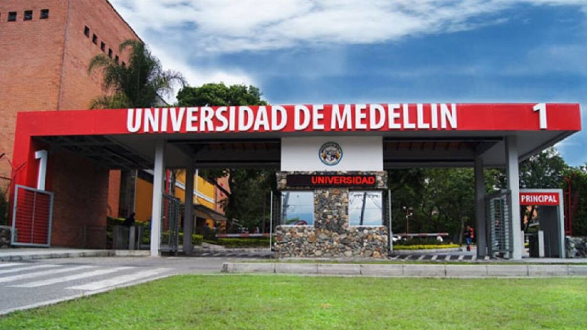 Sancionan al exrector de la U. de Medellín por título de Julián Bedoya