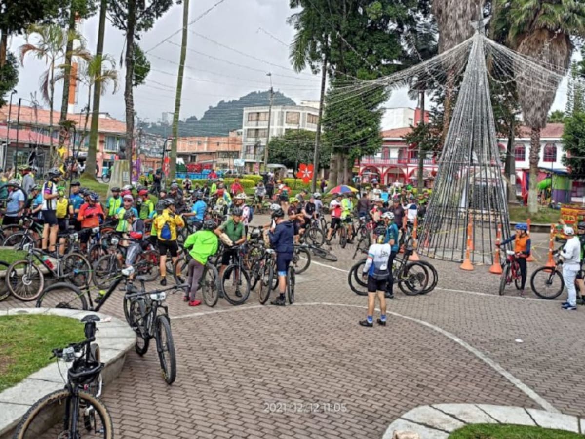 300 Ciclistas rodaron en el primer ciclopaseo departamental