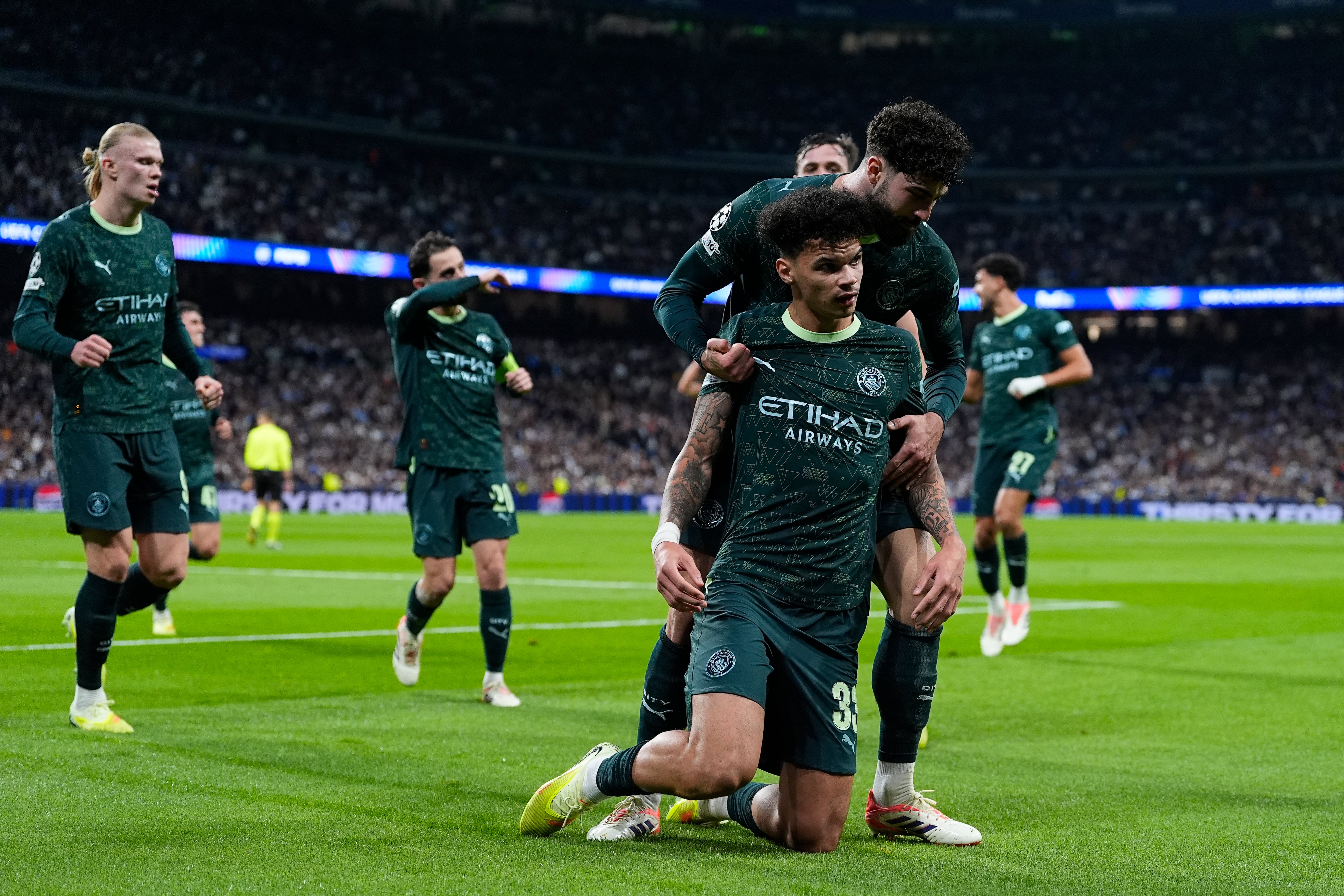Los jugadores del Manchester City celebran uno de sus goles ante el Real Madrid. (Photo By Oscar J. Barroso/Europa Press via Getty Images)