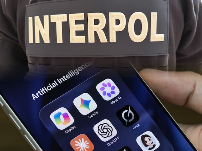 La comisaria principal de la interpol aseguró que la inclusión de la IA se realizará con cautela ante posibles dudas legales.
(Foto: Caracol Radio / Getty)
