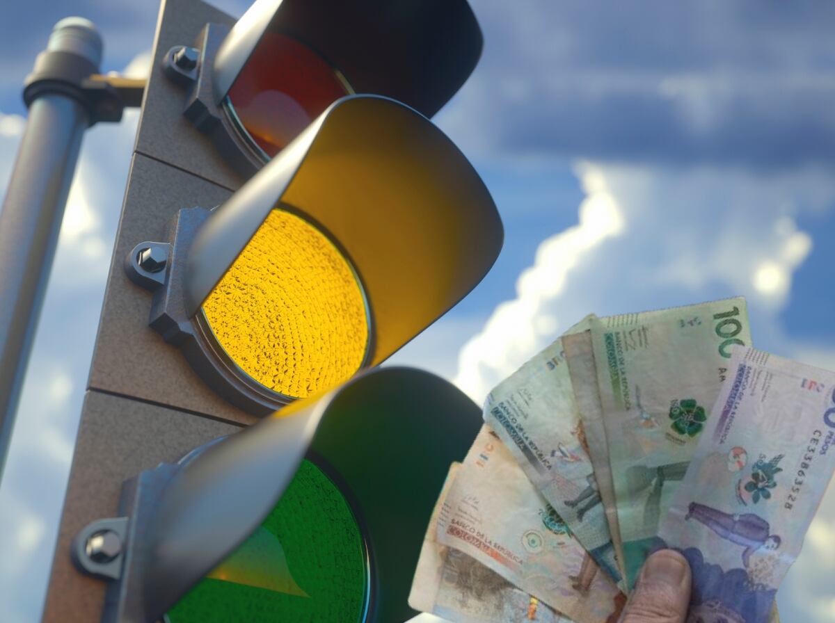 Multa por pasarse el semáforo en amarillo.