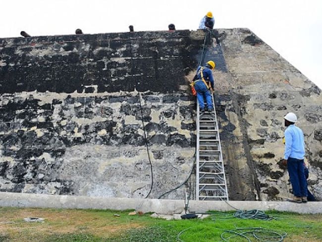 La Escuela Taller Cartagena de Indias aseguró que este procedimiento se hace en este lapso de tiempo para no generar desgaste en la piedra