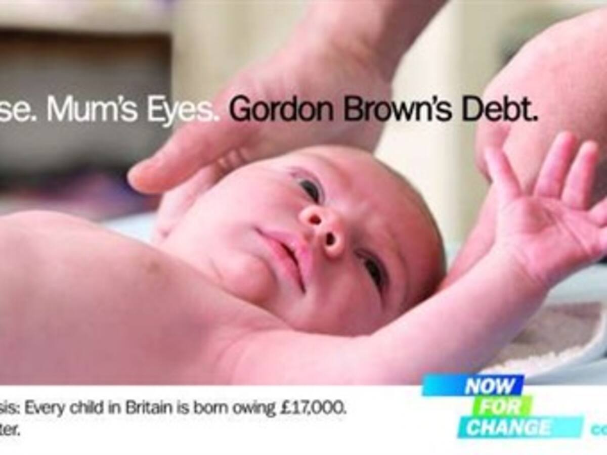 Los bebés tienen 'la nariz de papá, los ojos de mamá... y la deuda de Gordon Brown'