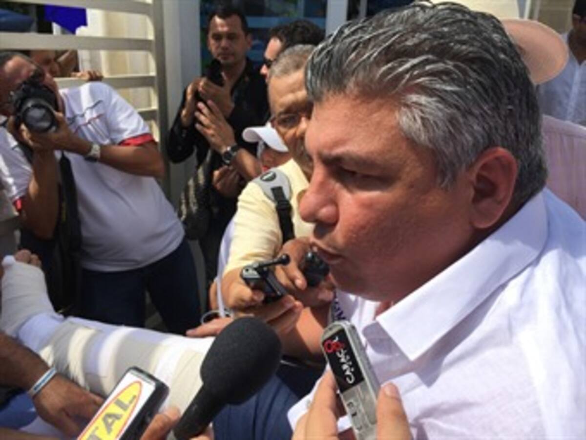 Candidato al Concejo de Cartagena llegó en ambulancia a inscribirse