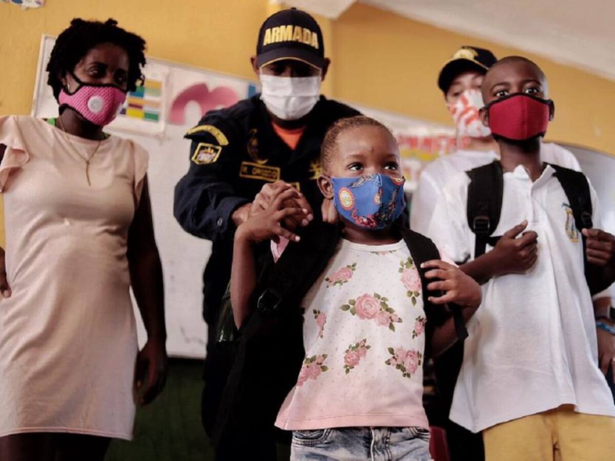 Estudiantes de la zona insular de Cartagena reciben kits escolares