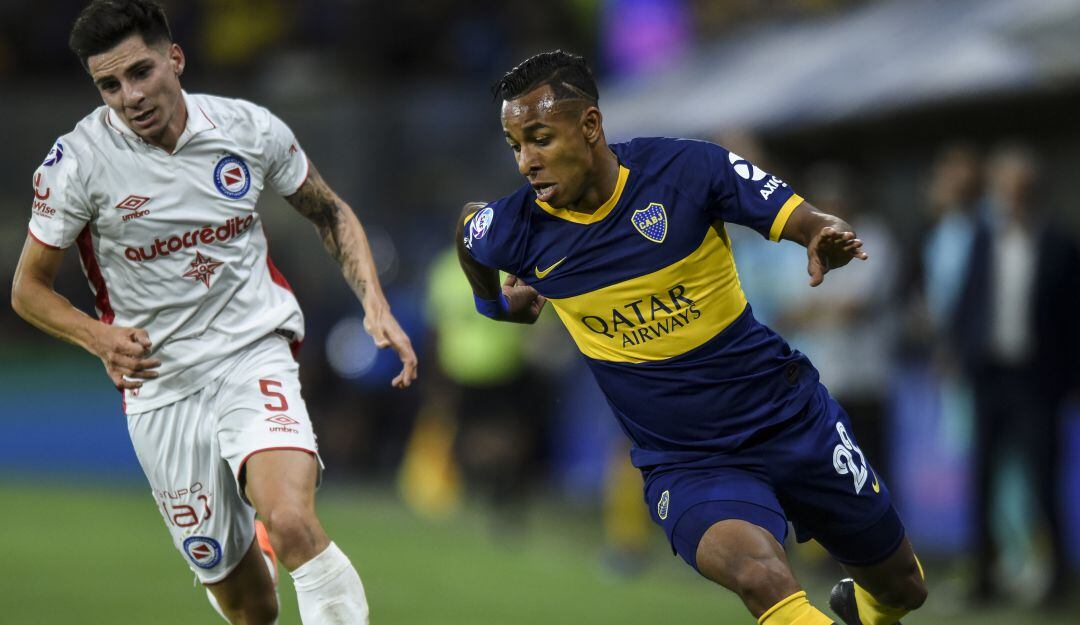 Sebastián Villa vistiendo los colores de Boca Juniors