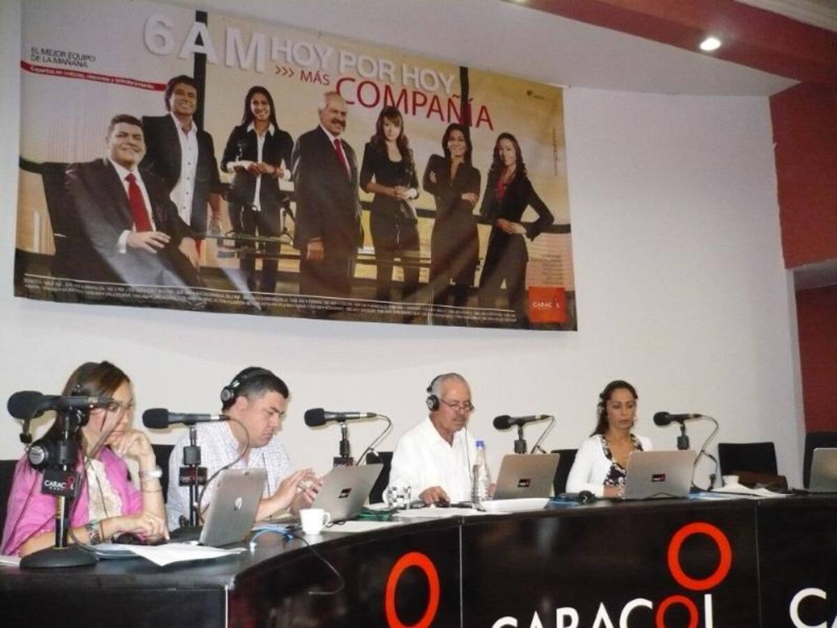 Darío Arizmendi y su equipo desde la heroica, mostrando lo mejor de la ciudad y sus gentes. Foto: Caracol Radio.