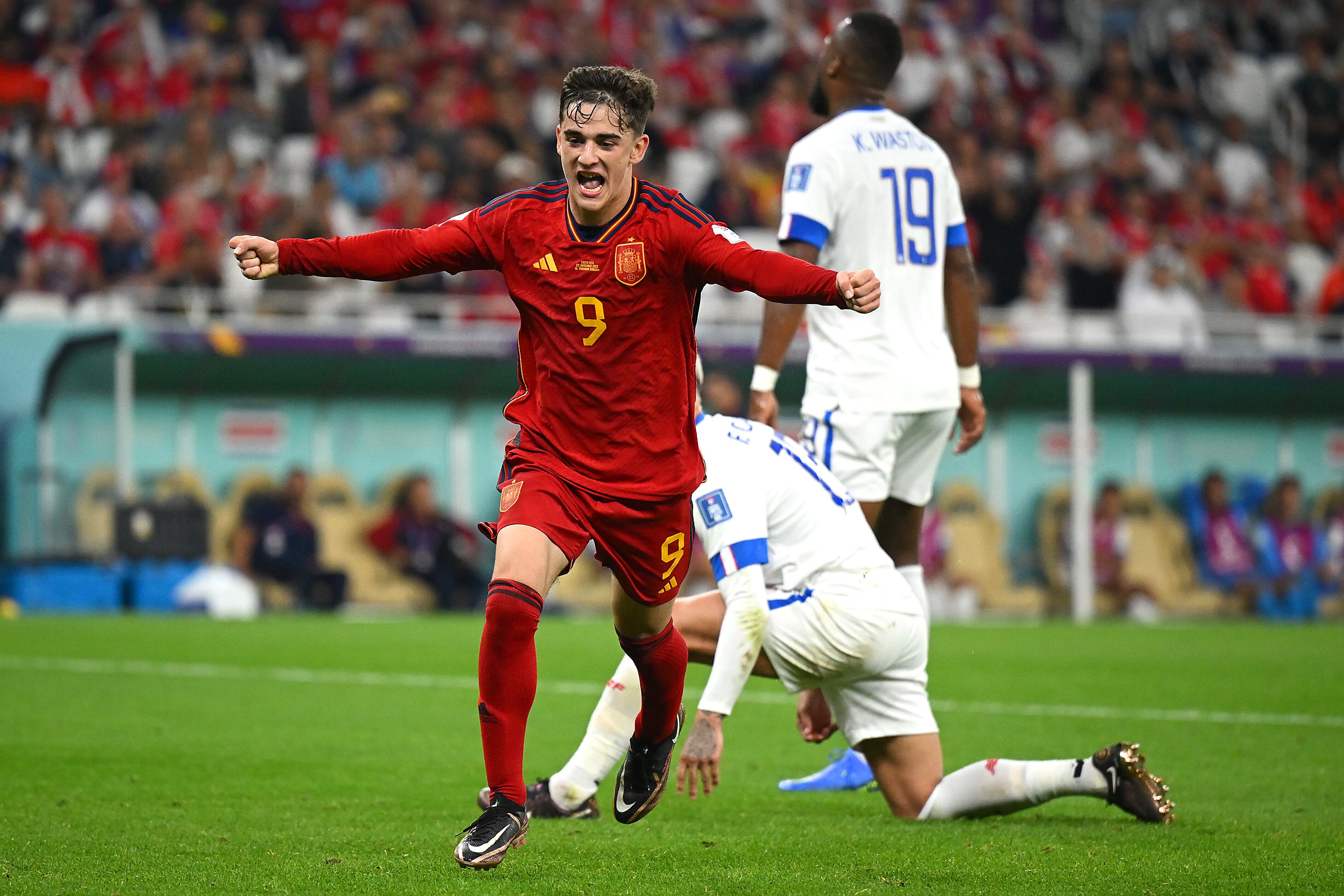 Gavi hizo historia con su gol para España en Qatar 2022. (Photo by Clive Mason/Getty Images)