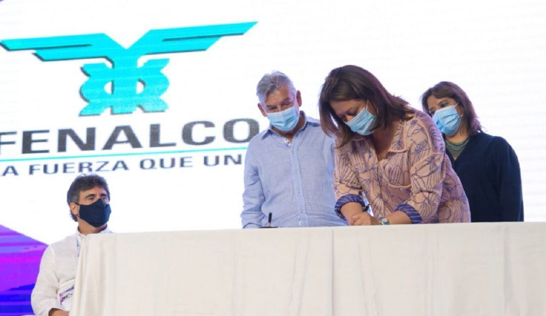 Con la firma, los comerciantes se comprometen a fortalecer sus protocolos de bioseguridad para el 28 de octubre, 19 de noviembre y 3 de diciembre